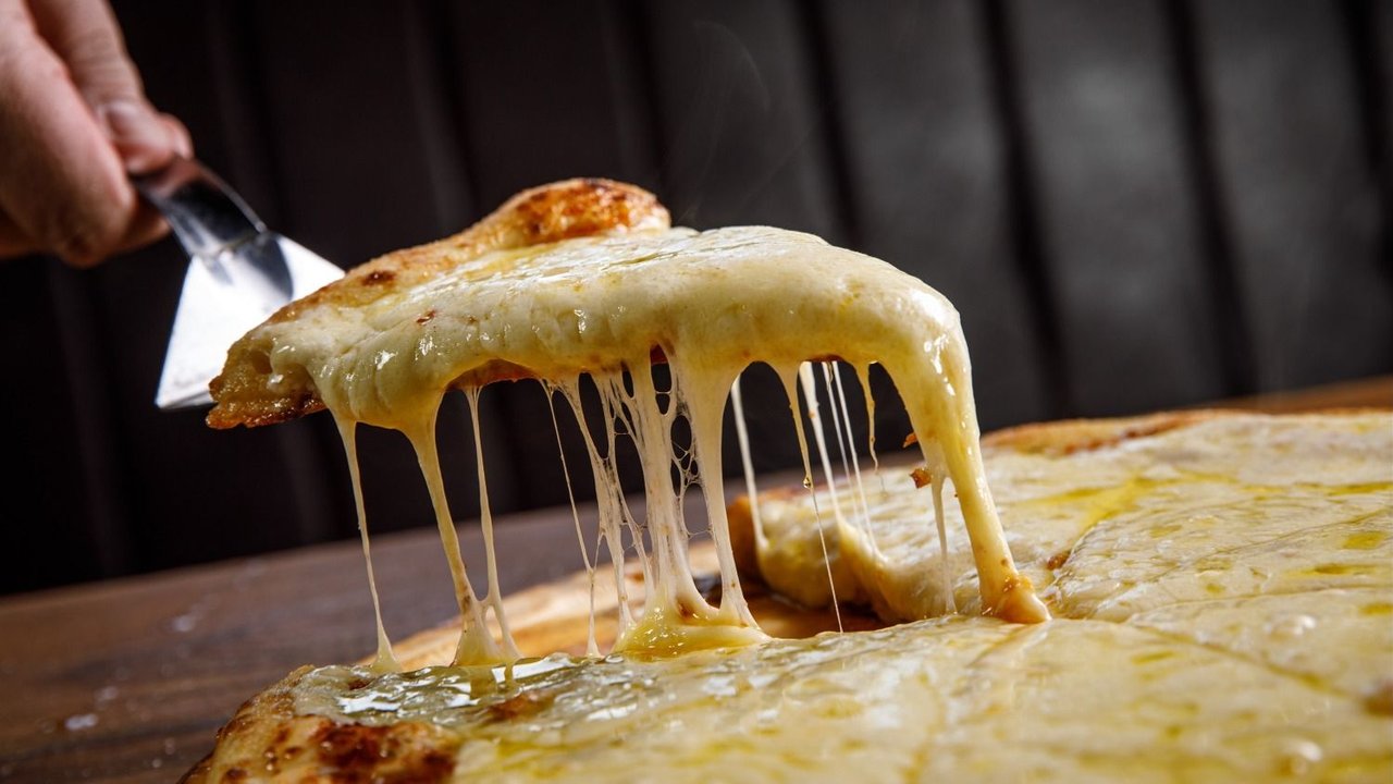 Imagen de la pizza hecha en la pizzería Hell's Pizza