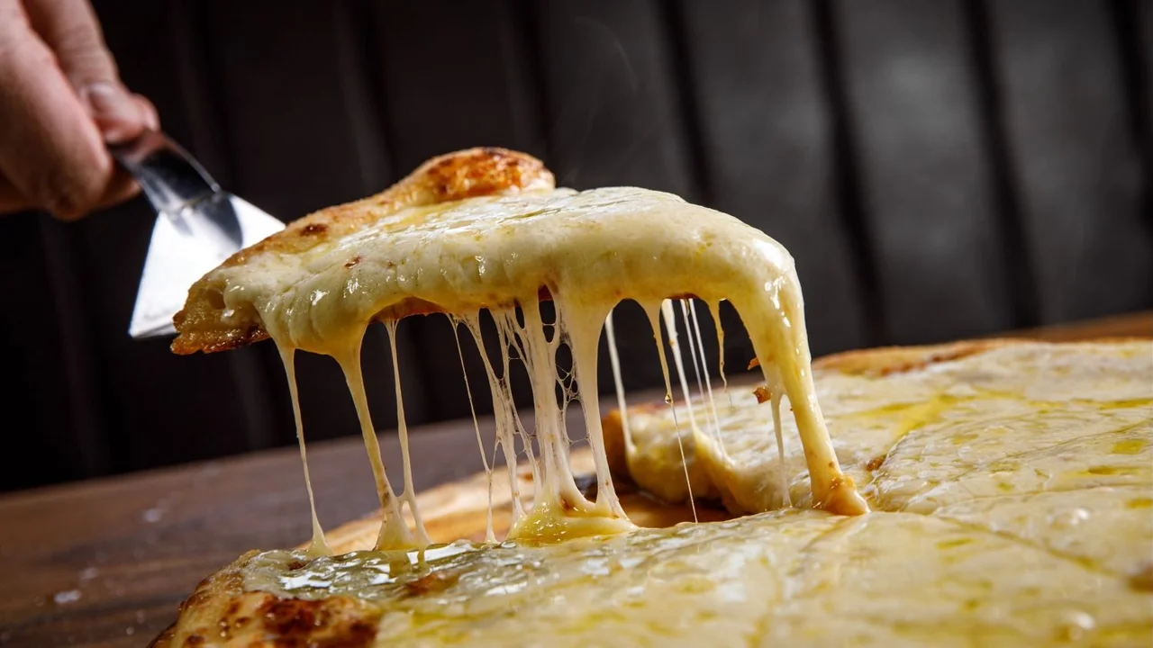 Imagen de la pizza hecha en la pizzería Hell's Pizza
