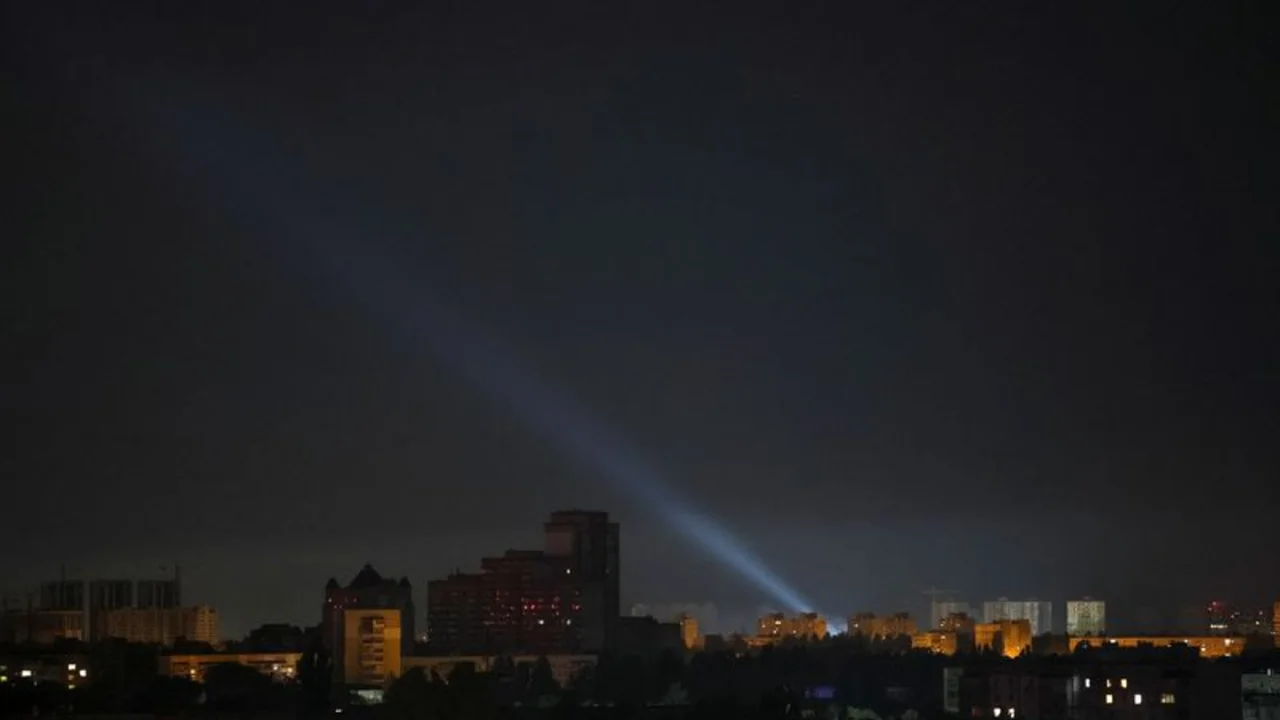 Ucrania dice haber derribado 42 drones y un misil en ataques rusos durante la noche