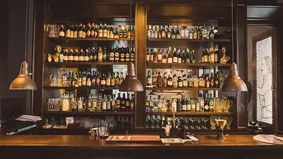 Fotografía de un bar lleno de los clásicos aperitivos Fotografía de un bar lleno de los clásicos aperitivos