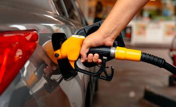 Nueva caída en venta de combustibles desnuda el estancamiento económico | Combustibles