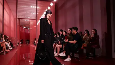 Gucci recrea los atardeceres mágicos en la Semana de la Moda de Milán Gucci recrea los atardeceres mágicos en la Semana de la Moda de Milán