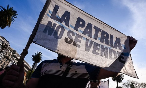 ¡La Calle se Levanta Contra Milei! Masivas Protestas en Buenos Aires por Recortes y Ajustes