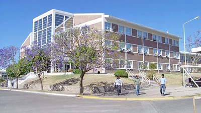 Desde la Universidad de La Rioja repudiaron el arancelamiento para extranjeros en educación pública, dispuesto por Milei Desde la Universidad de La Rioja repudiaron el arancelamiento para extranjeros en educación pública, dispuesto por Milei