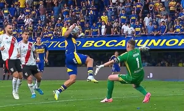 VIDEO: la polemica del VAR por el gol con la mano que definió la victoria de River en el superclásico contra Boca