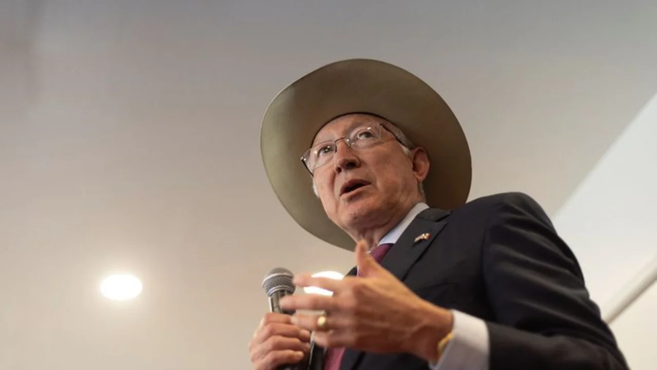 Violencia en estado mexicano de Sinaloa no es culpa de Estados Unidos, dice embajador