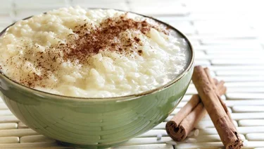 ¿Cómo hacer arroz con poca agua y que quede cremoso?