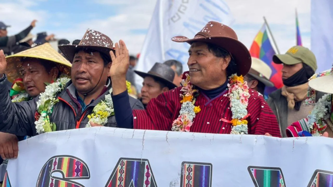 Enfrentamientos ente seguidores de Morales y Arce en la "Marcha para Salvar Bolivia"
