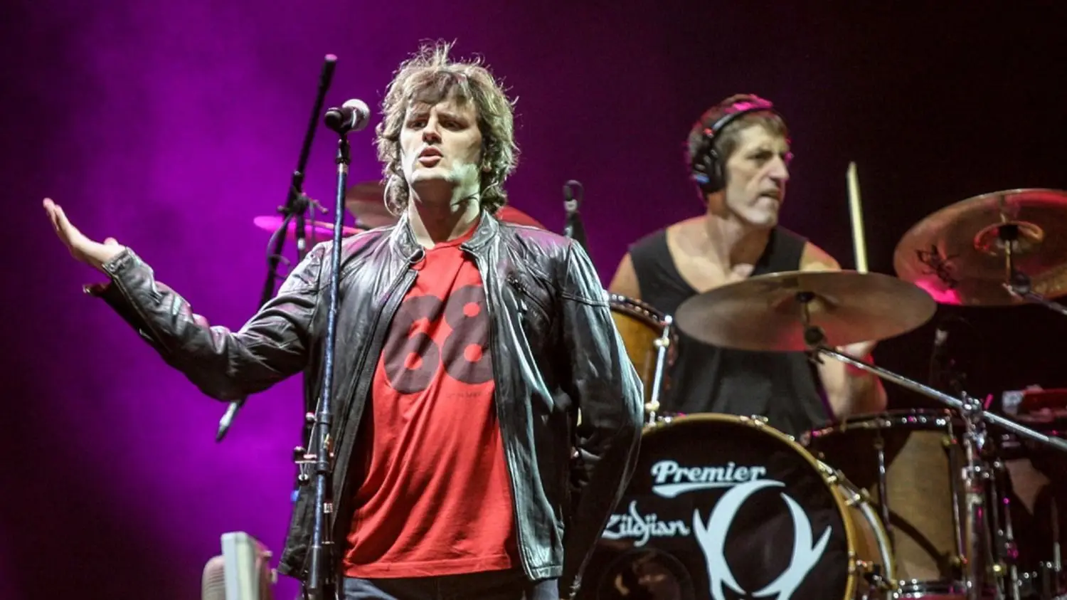 Imagen de la banda Los Piojos durante un recital en vivo