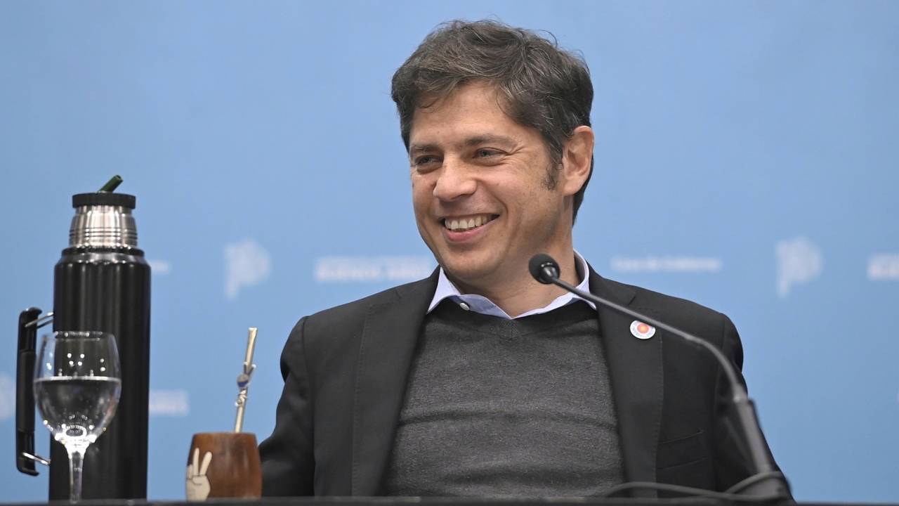 Kicillof avanza con la compra de Aerolíneas Argentinas: el pedido al Gobierno de Milei