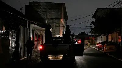 Ecuador extiende los cortes de electricidad hasta por 12 horas al día Ecuador extiende los cortes de electricidad hasta por 12 horas al día
