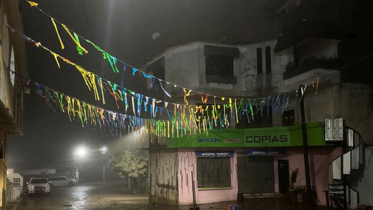 John se debilita hasta convertirse en tormenta tropical tras tocar tierra en México
