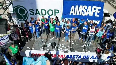 Santa Fe: docentes analizan una estrategia judicial para frenar la reforma previsional de Pullaro Santa Fe: docentes analizan una estrategia judicial para frenar la reforma previsional de Pullaro