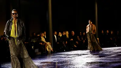 Saint Laurent apuesta por lo masculino en su desfile de primavera Saint Laurent apuesta por lo masculino en su desfile de primavera