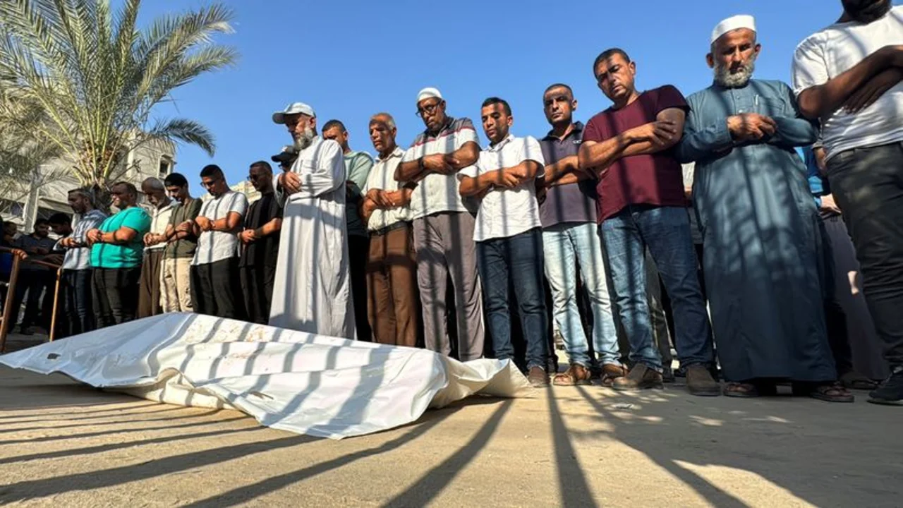 Israel envía decenas de cadáveres a Gaza; los palestinos exigen detalles antes de enterrarlos