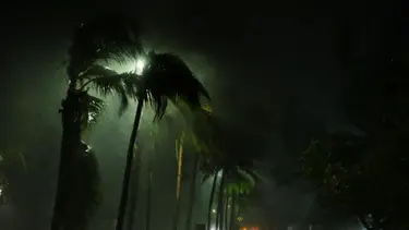 La tormenta tropical Helene amenaza con convertirse en huracán y cobra fuerza en el Golfo