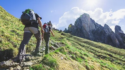 Montañas personas escalando. Montañas personas escalando.
