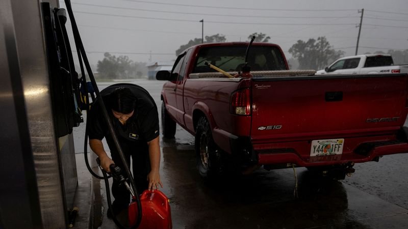El huracán Helene se dirige hacia Florida con fuertes vientos y una marejada ciclónica
