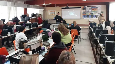 Las docentes de primaria de la provincia serán capacitadas en IA