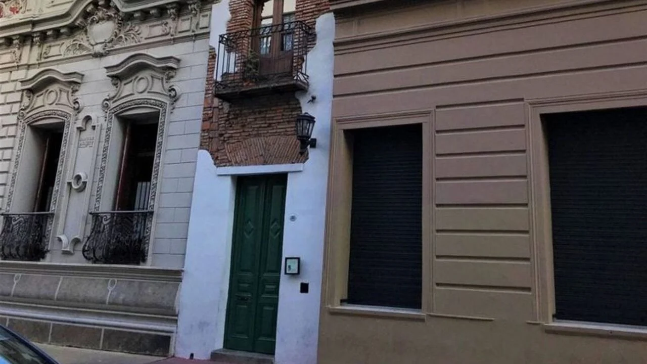 Fachada de la Casa Mínima