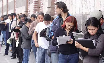 Fragilidad laboral récord: cada vez cuesta más entrar y permanecer en un puesto registrado | Precarización
