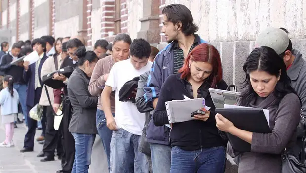 Fragilidad laboral récord: cada vez cuesta más entrar y permanecer en un puesto registrado | Precarización