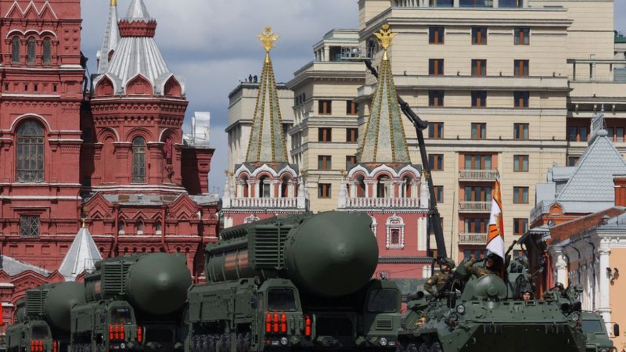 El Kremlin dice que los cambios de la política nuclear rusa son una señal para Occidente