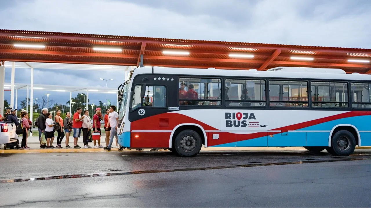 Imagen del clásico colectivo de La Rioja Bus 