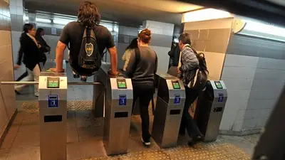 Subtes: quiénes son hombres negros del subte Buenos Aires y cuándo se van Subtes: quiénes son hombres negros del subte Buenos Aires y cuándo se van