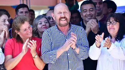 Insfrán encabezó un operativo solidario y firmó la licitación de obras para la optimización de agua potable en Formosa Insfrán encabezó un operativo solidario y firmó la licitación de obras para la optimización de agua potable en Formosa