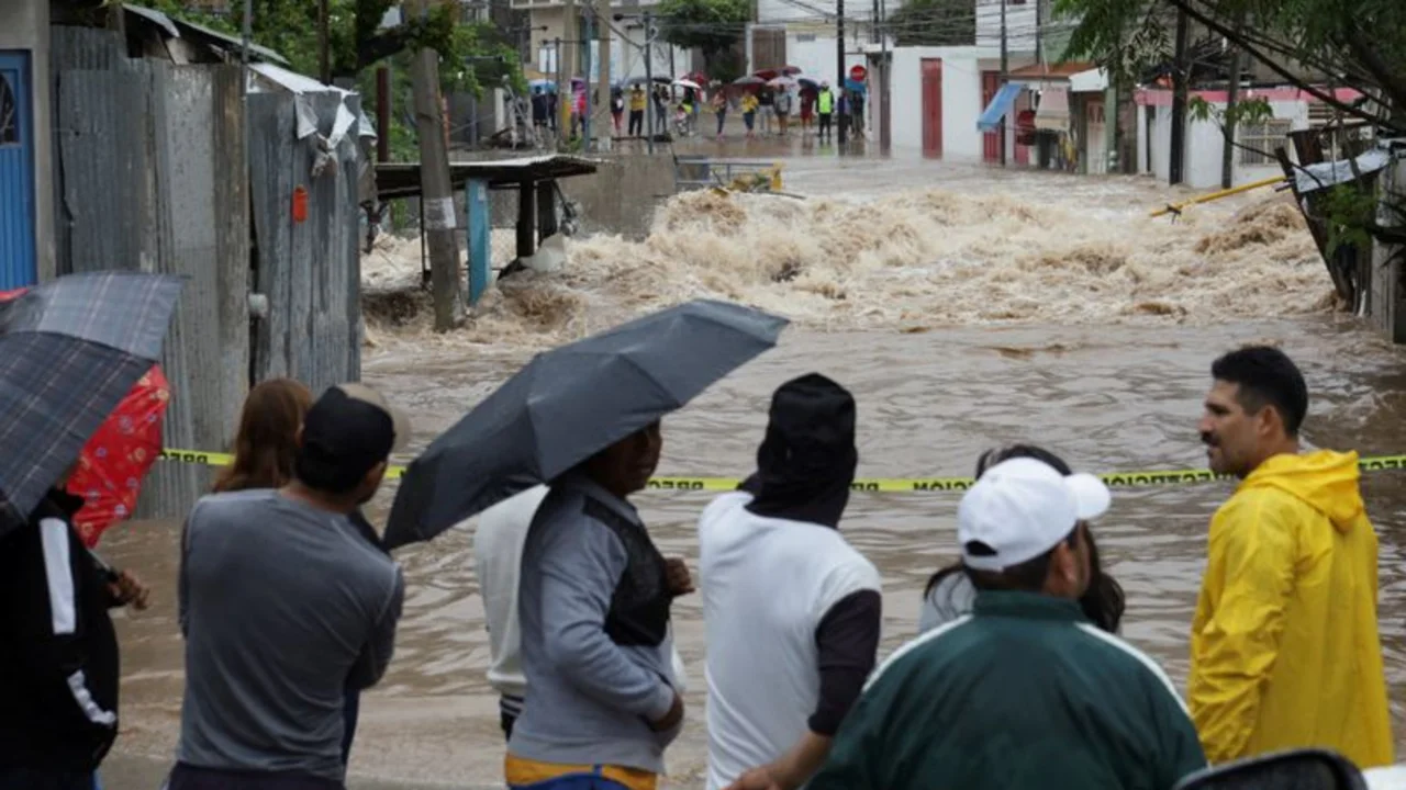 Al menos 22 muertos suma la tormenta John en México