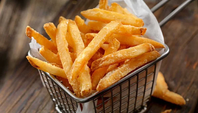 El método que utilizan los mejores chefs para conseguir unas patatas fritas crujientes 8 Merca2.es 3. Aumentando la temperatura: el momento decisivo