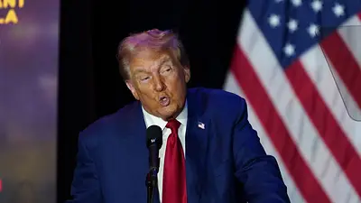 Trump recrudece su oscura retórica contra los inmigrantes y Harris Trump recrudece su oscura retórica contra los inmigrantes y Harris