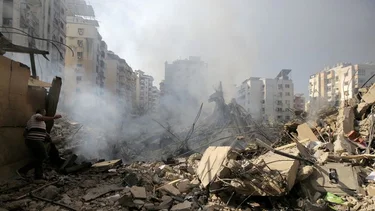 Israel bombardea Líbano y presiona a Hezbolá tras matar a su líder