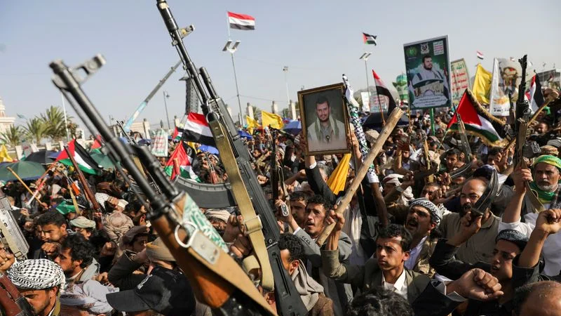 Israel lanza ataques contra objetivos de los hutíes en Yemen