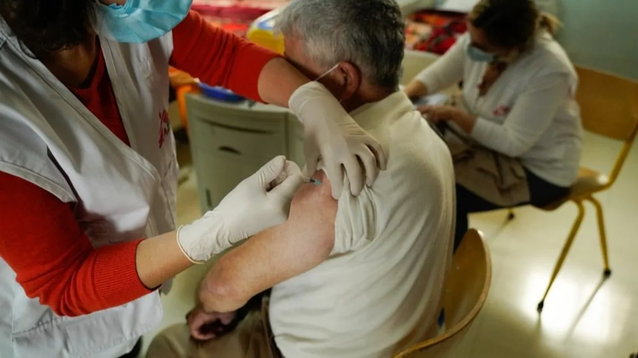 Puerta a puerta y para todos: cómo es la novedosa campaña de vacunación en las comunidades originarias en Formosa