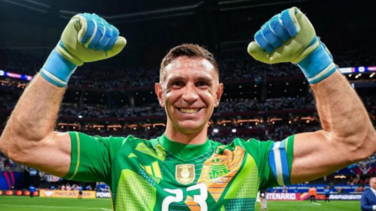 La altura de Dibu Martínez: cuánto mide el histórico arquero de la Selección Argentina