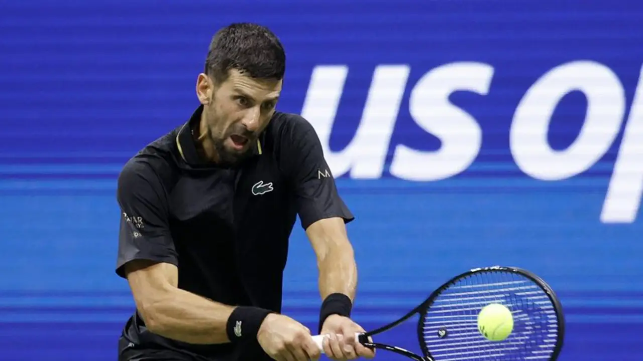 Djokovic hace historia al avanzar con autoridad a cuartos en el Abierto de EEUU