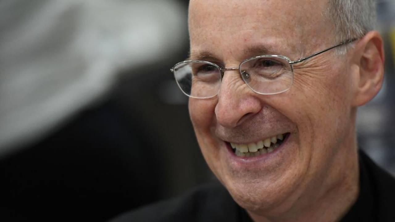 León XIV se reúne con James Martin, sacerdote de EEUU conocido por su apoyo al colectivo LGBTQ+