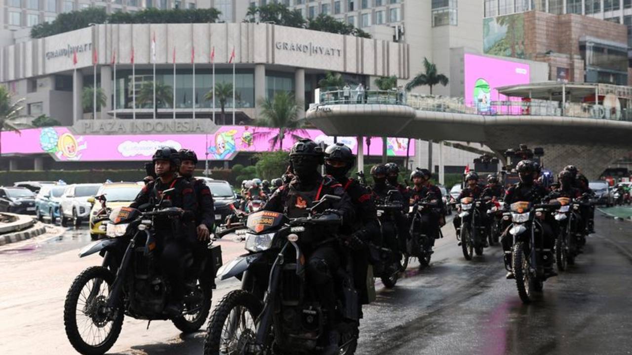 Los estudiantes indonesios se reúnen para protestar, desafiando el temor de represión