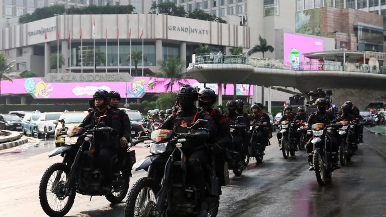 Los estudiantes indonesios se reúnen para protestar, desafiando el temor de represión