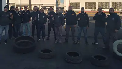 Trabajadores reclamando Trabajadores reclamando