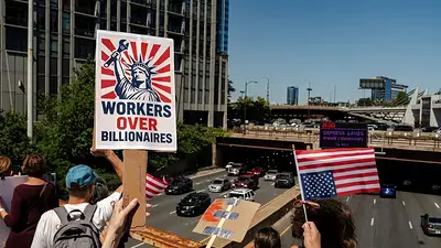 Miles protestan en Chicago contra amenaza del ICE y el despliegue de la Guardia Nacional de EEUU Miles protestan en Chicago contra amenaza del ICE y el despliegue de la Guardia Nacional de EEUU