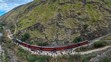 Vuelve una histórica ruta ferroviaria con paisajes espectaculares que atraviesa las motañas
