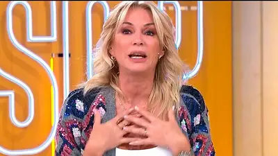 Yanina Latorre conduciendo SQP. Yanina Latorre conduciendo SQP.