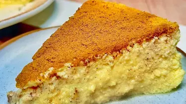 Receta sin harina y sin azúcar de torta de yogur: lleva solo 3 ingredientes, saludable y riquísima