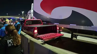 Intentó atropellar a policías durante una persecución: choque y un detenido en la autopista Cámpora Intentó atropellar a policías durante una persecución: choque y un detenido en la autopista Cámpora