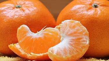 Una especialista en digestión dijo para qué sirve el hilo blanco de las mandarinas: "Es más importante de lo que crees"