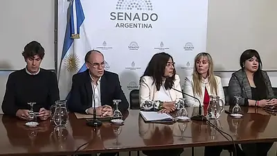Senadores de la oposición apoyaron a los periodistas censurados por el Gobierno Senadores de la oposición apoyaron a los periodistas censurados por el Gobierno