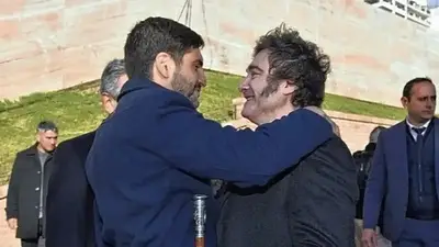 Pullaro le soltó la mano a Milei y le exigió una explicación por los audios de las coimas: "Afecta y golpea la credibilidad" Pullaro le soltó la mano a Milei y le exigió una explicación por los audios de las coimas: "Afecta y golpea la credibilidad"